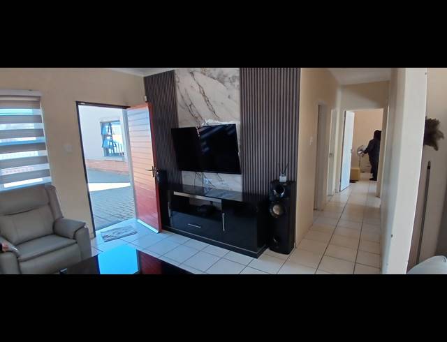 3 BEDROOM TOWNHOUSE FOR SALE IN MARELDEN